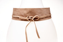 Laden Sie das Bild in den Galerie-Viewer, Belt 50946 Suede
